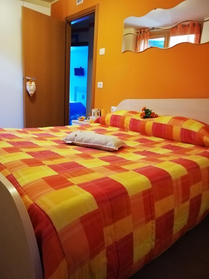 B&B Notte E Di Monasterolo del Castello ภายนอก รูปภาพ